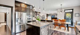 Cove - Huge Estate! King Beds, Games Room & BBQ