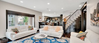 Cove - Huge Estate! King Beds, Games Room & BBQ