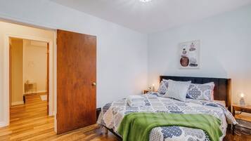 4 soverom, strykejern/-brett, reiseseng for barn og wi-fi (inkludert)