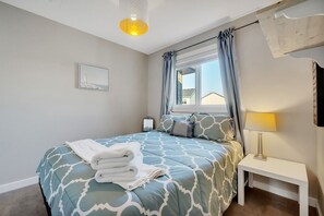 4 عدّة غرف نوم ومكواة/لوح كي وسرير سفر وواي فاي مجانًا