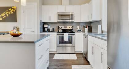 Drake - 4 Bdrms, Central AC, Gas BBQ, Garage