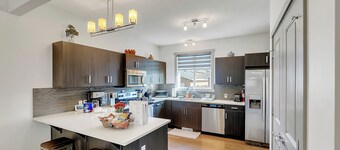 Glen - AC, BBQ, Double garage, 4 Bdrms, 3.5 Baths