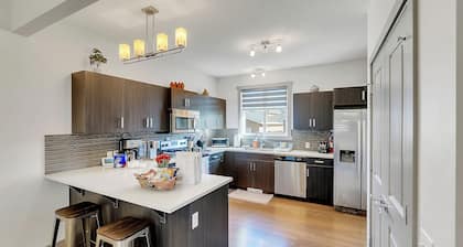 Glen - AC, BBQ, Double garage, 4 Bdrms, 3.5 Baths