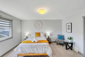 4 bedrooms, desk, iron/ironing board, travel crib