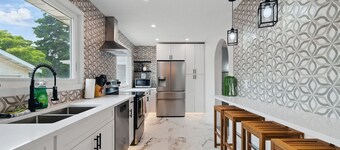 Rideau -Cozy & Bright Vintage Home Ideal Location
