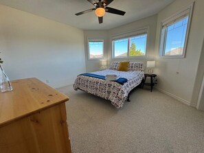 2 bedrooms, iron/ironing board, travel crib, free WiFi - Song - 2 Bedrooms, 2.5 Bathrooms, Leduc / YEG (Leduc)