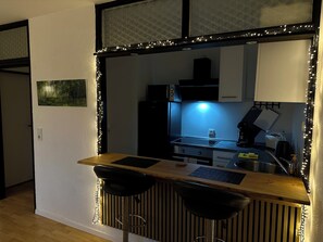 Micro-ondes, four, plaque de cuisson, lave-vaisselle