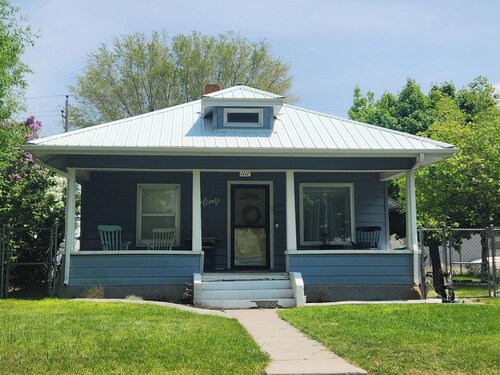 Cutecountyfair house, 3 bdrms,fenced back yard and close to all needs in Burley.