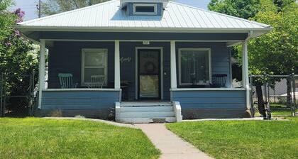 Cutecountyfair house, 3 bdrms,fenced back yard and close to all needs in Burley.