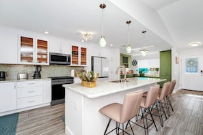 Mikrowelle, Ofen, Herdplatte, Geschirrspüler