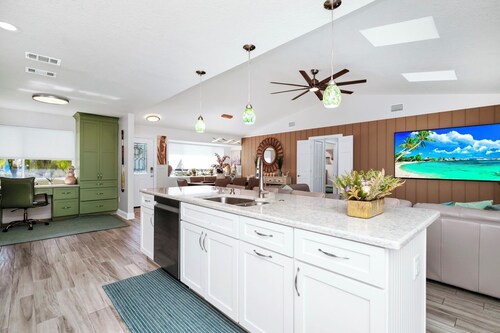 Oceanfront Oasis: Private Pool, Hot Tub ,  Arcade Fun & Pool Table Retreat!