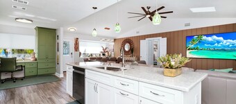 Oceanfront Oasis: Private Pool, Hot Tub ,  Arcade Fun & Pool Table Retreat!