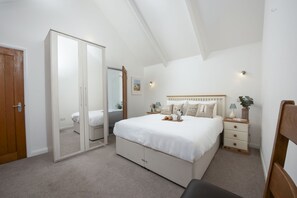 2 bedrooms, desk, iron/ironing board, Internet - Countryside views - Pet friendly & free parking (St Mawgan)