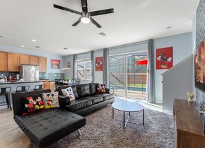 Exterior - Gated Community, Amazing 4/3 Vacation Home With Private Pool Near Disney!!! (Kissimmee)