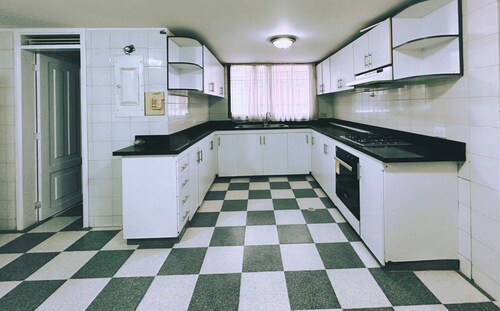 Maljut House & Coffee - Elegance and Comfort West of the City.