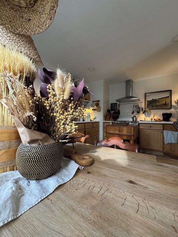 Interior - Charming Private 3-bedroom House with Beautiful Yard - One Mile to Metro (Alexandria)