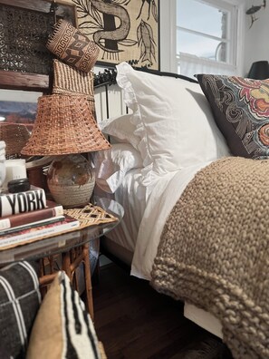 3 bedrooms, travel cot, WiFi, bed sheets - Charming Private 3-bedroom House with Beautiful Yard - One Mile to Metro (Alexandria)