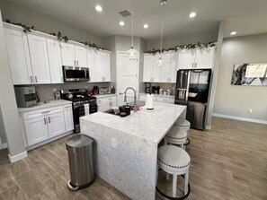 Fridge, microwave, oven, stovetop - Thumbs Up! (Bullhead City)