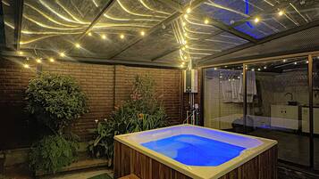Indoor spa tub