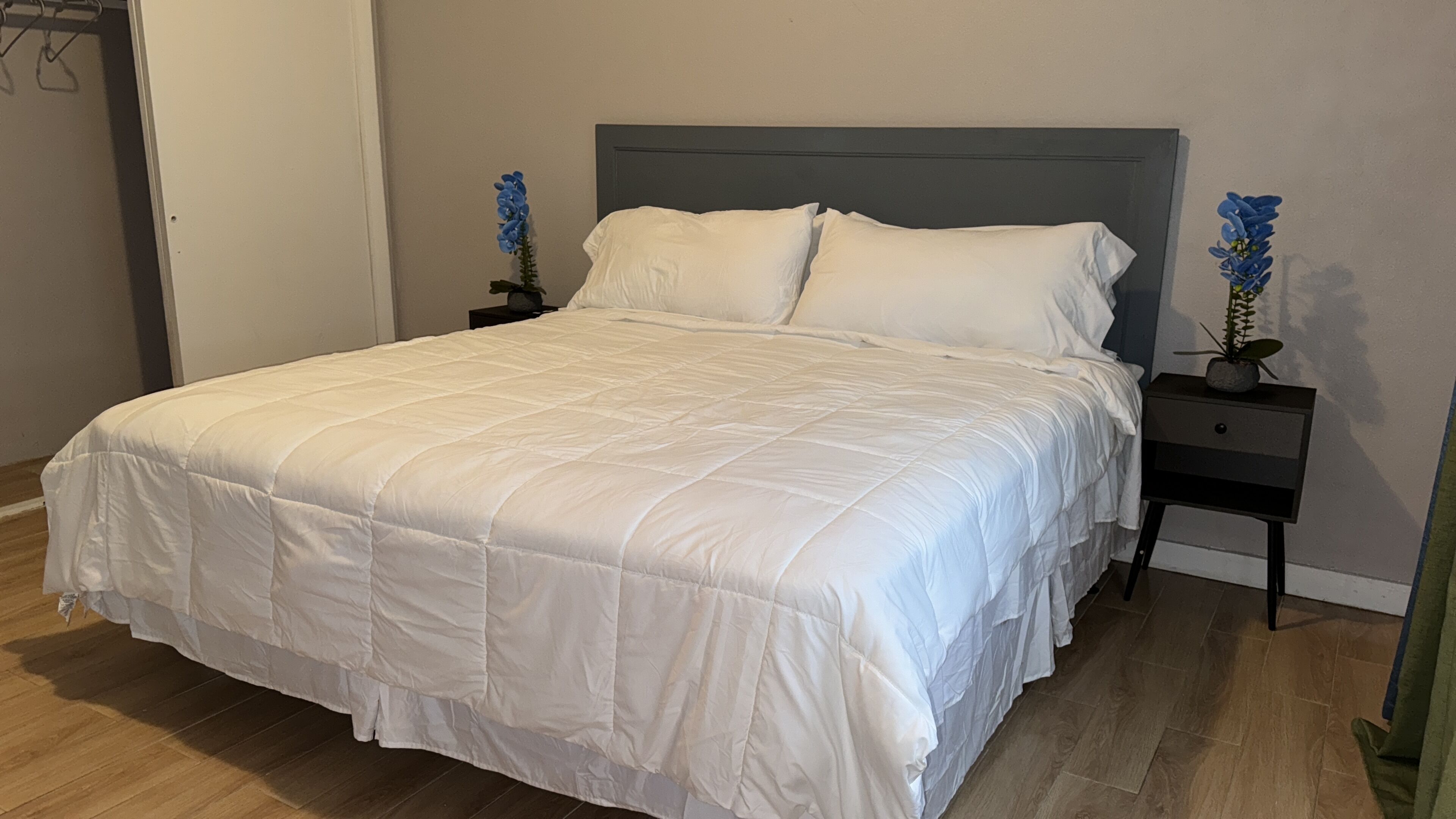 1 habitación, tabla de planchar con plancha, wifi y ropa de cama 