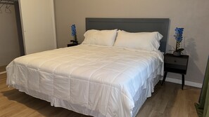 1 bedroom, iron/ironing board, WiFi, bed sheets - Charming 1-bedroom apt with king size bed & sofa bed, AC & WiFi in Nassau KBG#5 (Nassau)