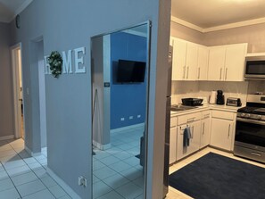 Private kitchen - Charming 1-bedroom apt with king size bed & sofa bed, AC & WiFi in Nassau KBG#5 (Nassau)