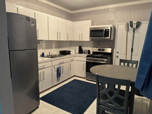 Private kitchen - Charming 1-bedroom apt with king size bed & sofa bed, AC & WiFi in Nassau KBG#5 (Nassau)