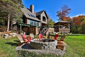 Property grounds - Slopeside Estate Luxurious Home in Killington - Ski On Ski Off, Hot Tub, Private Shuttle (Killington)
