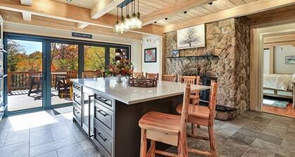 Slopeside Estate Luxurious Home in Killington - Ski On Ski Off, Hot Tub, Private Shuttle