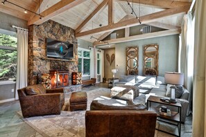 TV, fireplace - Slopeside Estate Luxurious Home in Killington - Ski On Ski Off, Hot Tub, Private Shuttle (Killington)