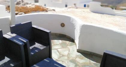 Holiday Home 'Sigalas House, Sikinos Island' with Sea View, Terrace and Air Conditioning