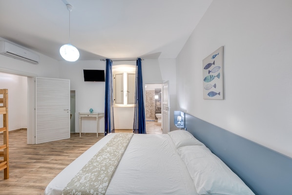 4 عدّة غرف نوم وملاءات أسرّة