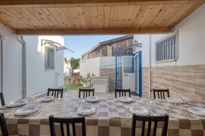 تناول الطعام بالخارج