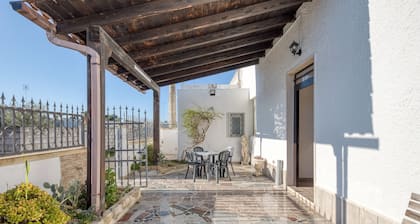 Villa 'Emanuele Con Piscina' avec piscine privée, jardin privé et climatisation