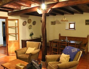 Interior - Country House 'Del Recaudador' with Private Terrace and Private Garden (Quintanilla de Onsoña)