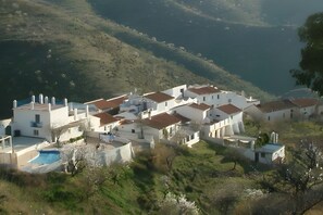 Exterior - Studio Apartment 'The Vine' with Mountain View, Shared Pool and Wi-Fi (Rubite)