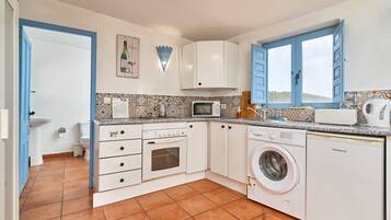 KylskÄp, mikrovÄgsugn, ugn och spishÀll