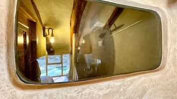 Douche, sèche-cheveux, serviettes fournies