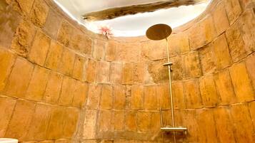 Ducha, secador de pelo, toallas