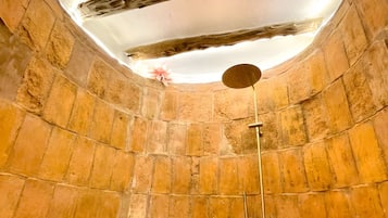 Bruser, hårtørrer, håndklæder