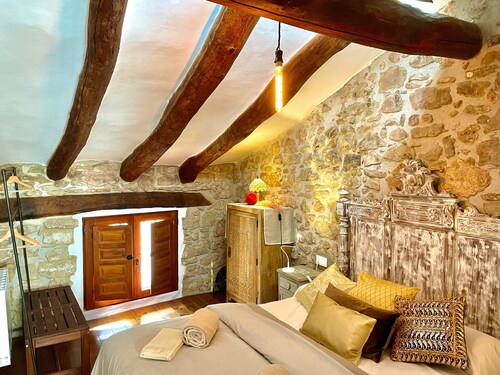 Country House 'La Casuna' with Mountain View, Private Terrace and Wi-Fi