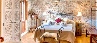 Country House 'La Casuna' with Mountain View, Private Terrace and Wi-Fi