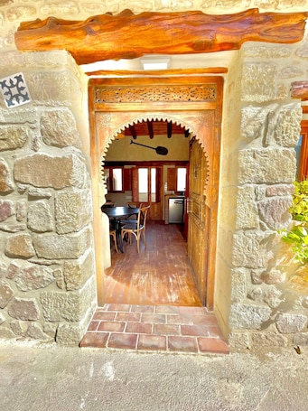 Outdoor dining. Country House 'El Kubo' with Mountain View, Wi-Fi and Air Conditioning