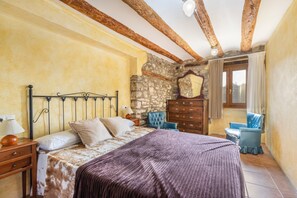 2 slaapkamers, een strijkplank/strijkijzer, gratis wifi, beddengoed
