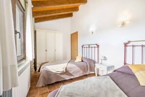 2 chambres, fer et planche à repasser, Wi-Fi gratuit, draps fournis