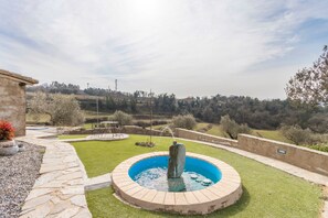 Property grounds - Apartment 'La Viña' with Mountain Views, Wi-Fi and Air Conditioning (Graus)