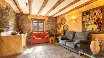 TV, mesa de pingue-pongue