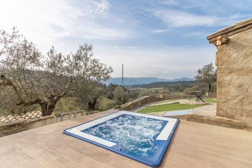 Apartment 'La Coma' with Mountain Views, Private Pool and Wi-Fi