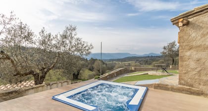 Apartment 'La Coma' with Mountain Views, Private Pool and Wi-Fi