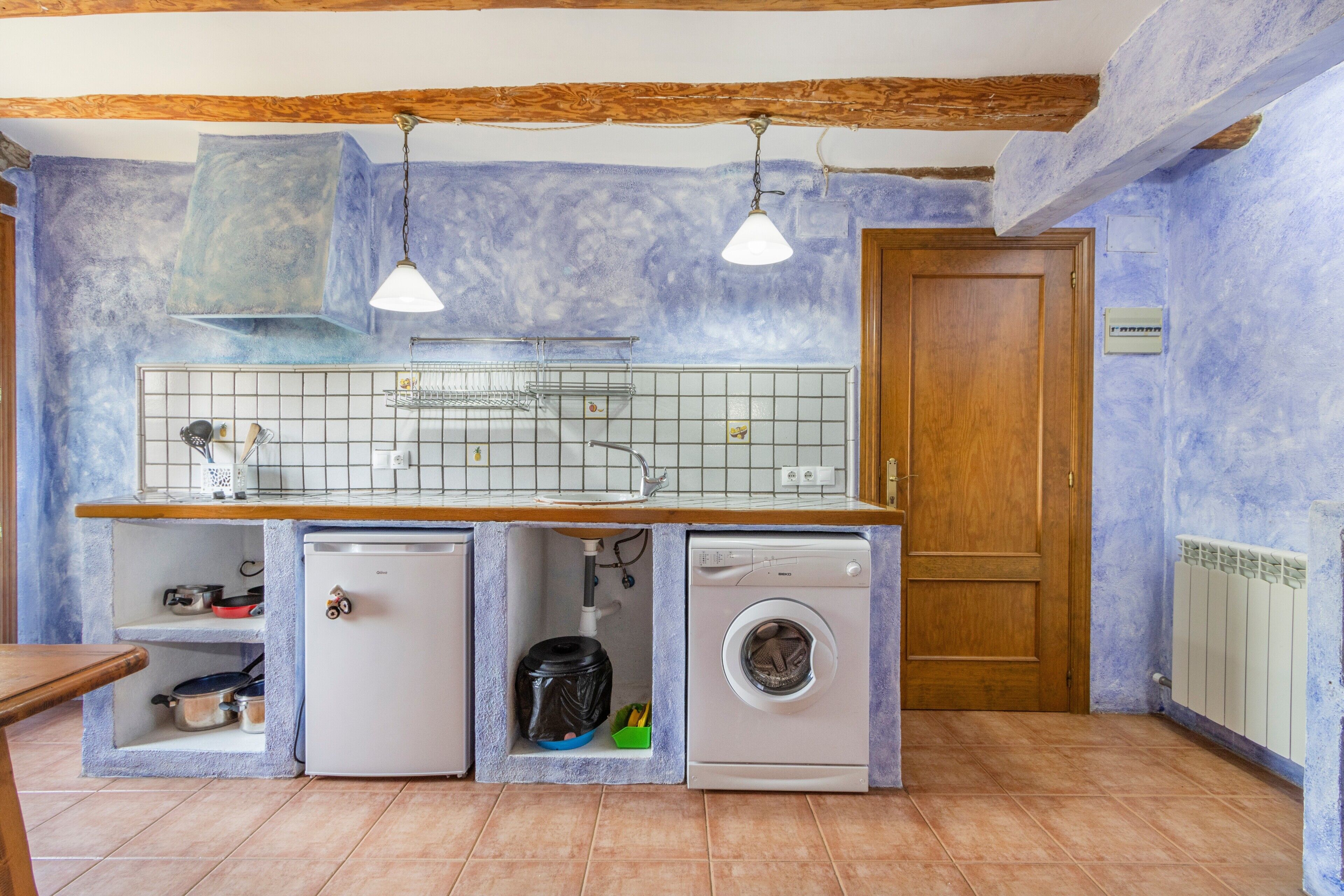 Réfrigérateur, micro-ondes, plaque de cuisson, lave-vaisselle